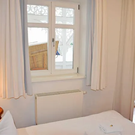Ferienwohnung Mit Balkon Und Stran アパート ゼリン